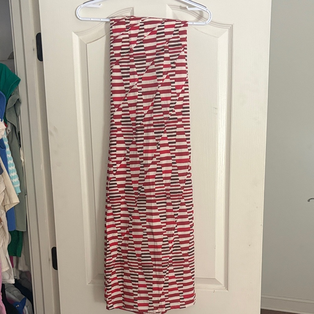 Elegant Red and White Geometric Pencil Skirt